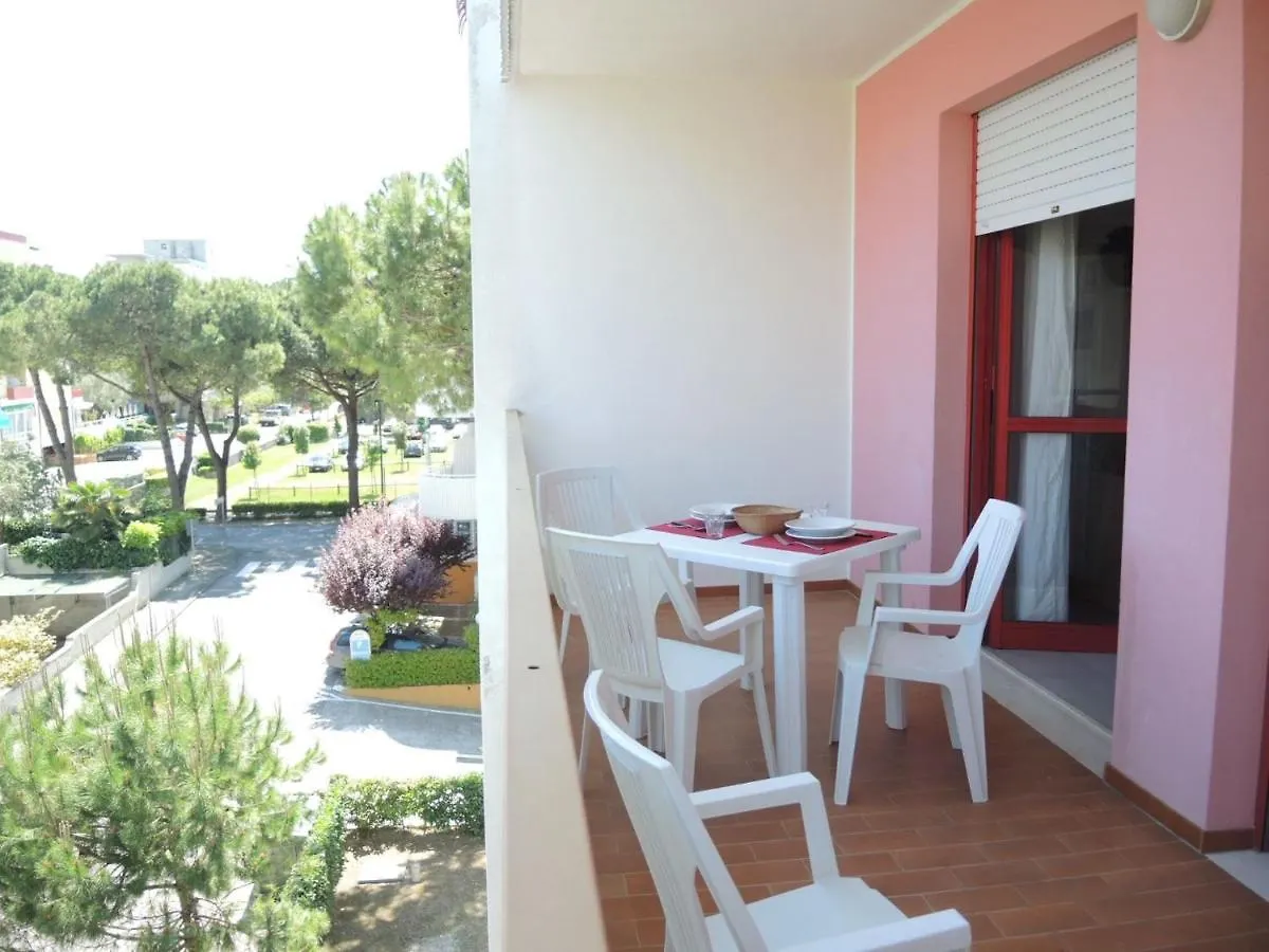 Renewed Two-Roomed Flat With Swimming Pool Бибионе Апартаменты